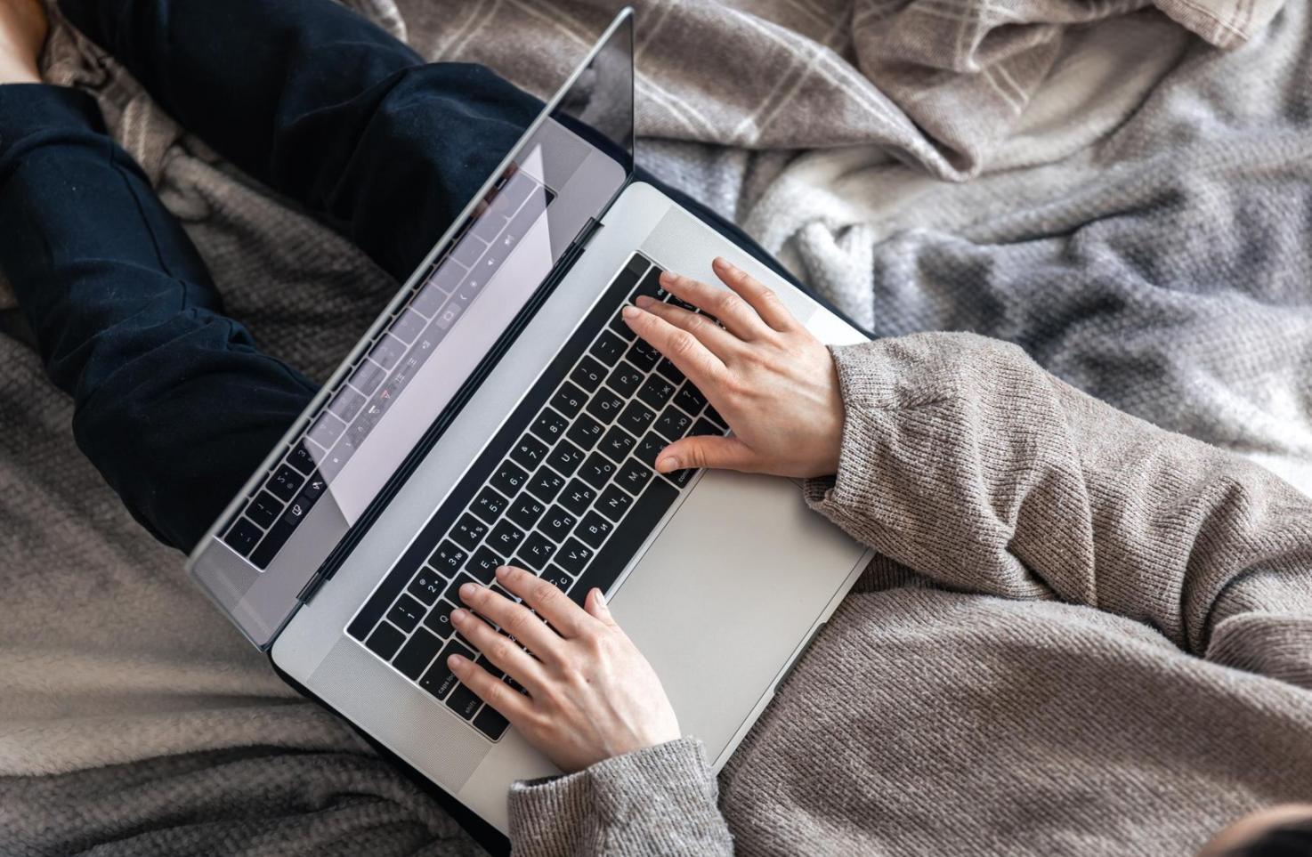 Mobile device testing setup showing various connection speeds
