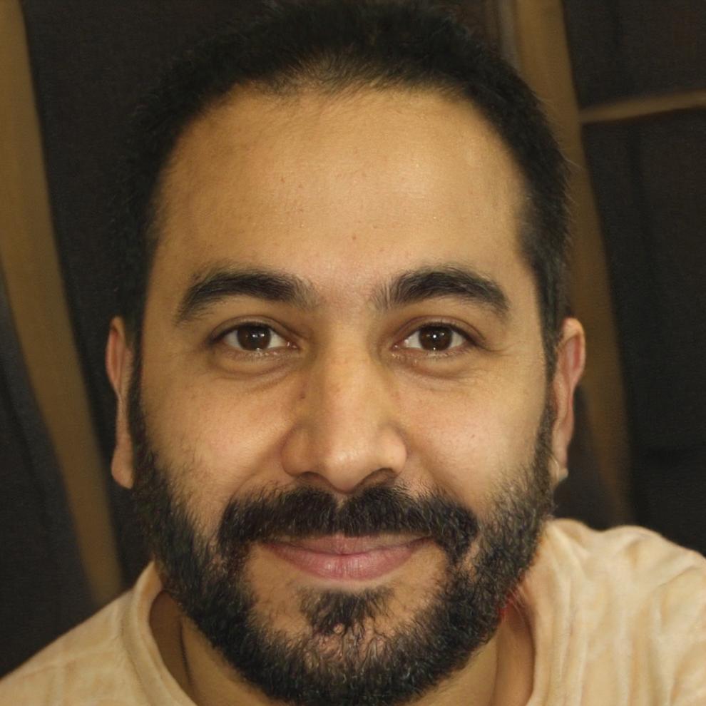 Instructor Callum Driscoll reviewing code with student